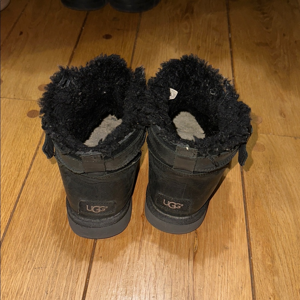 BLACK STRAP UGGS - Picture 5 of 7